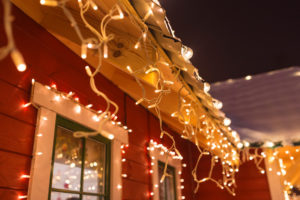 Safety Tips for Hanging Christmas Lights Rochester MN